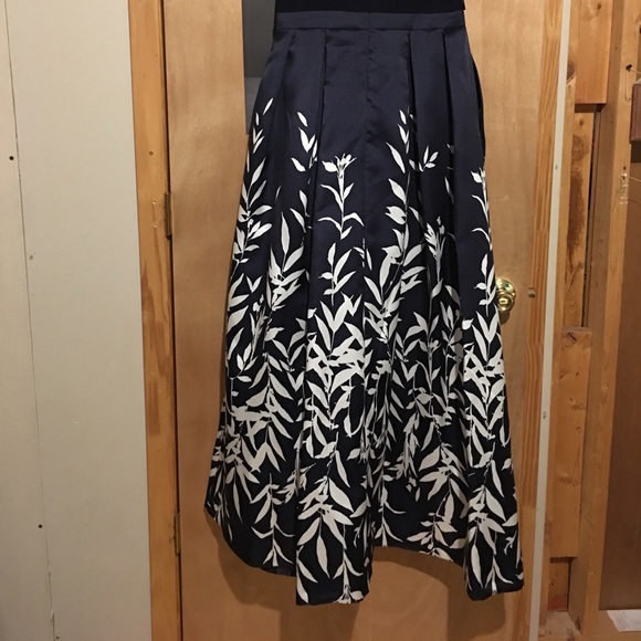 Navy and White Floral Dress - Picture 3 of 3